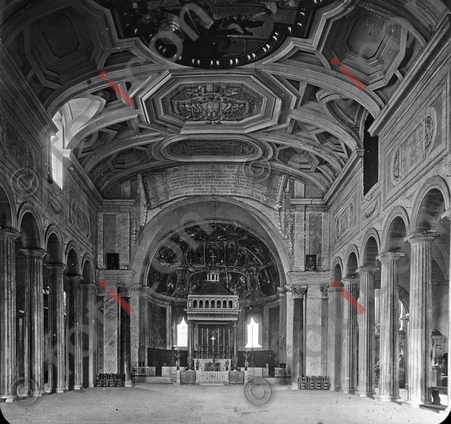 St. Pietro i vincoli. Inneres | St. Peter i Vincoli. Interior (foticon-simon-037-030-sw.jpg)